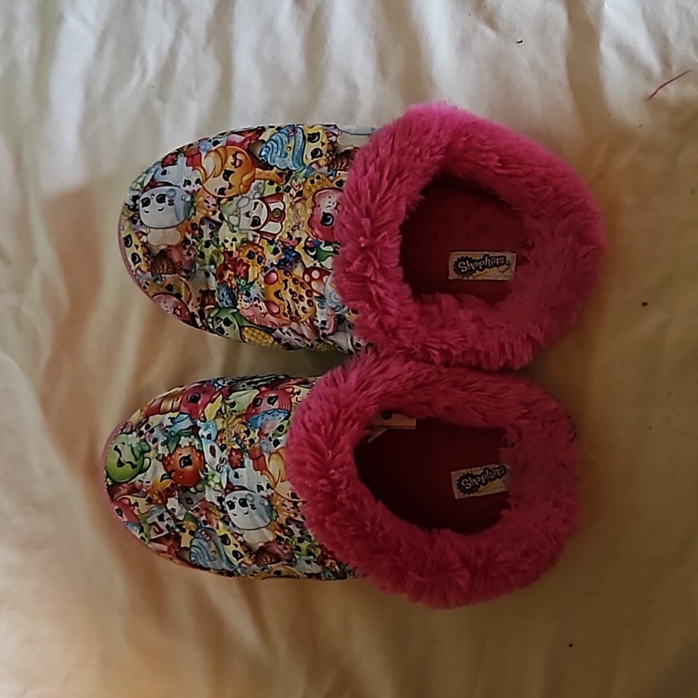 Girls Pink Fuzzy Emoji Slippers Large (2/3)